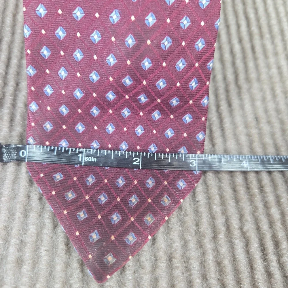 Nautica Mens Burgundy Geometric Diamond 100% Silk Necktie